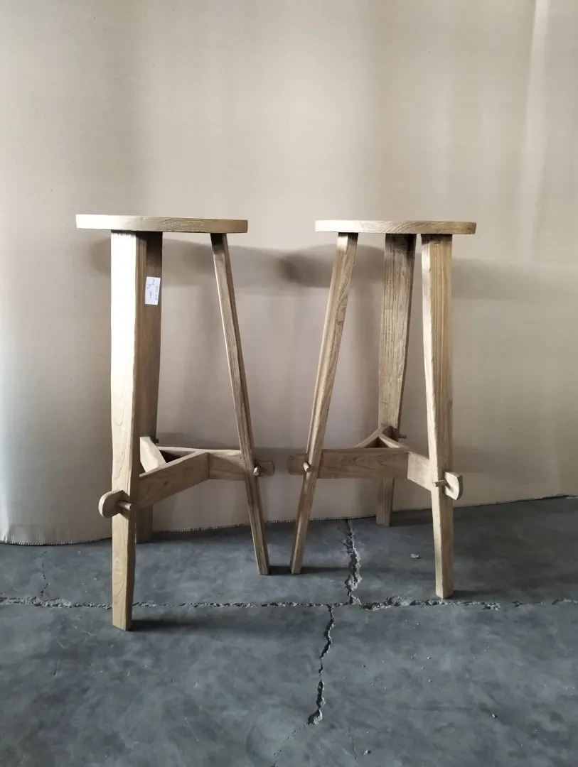 Piètements de chaise en teck, assemblages à tenons