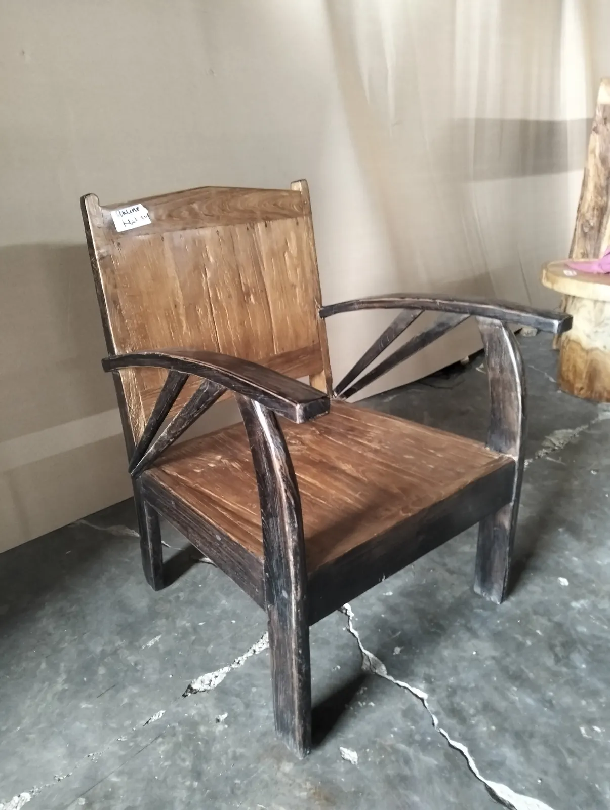 Fauteuil colonial en teck, accoudoirs arqués
