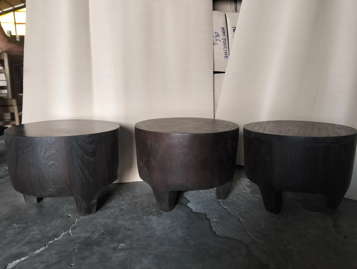 Tabourets-souches laqués, trois tailles