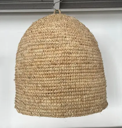 Suspension cloche en fibre de jonc tressée