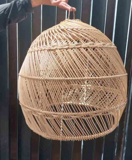 Suspension globe en rotin naturel