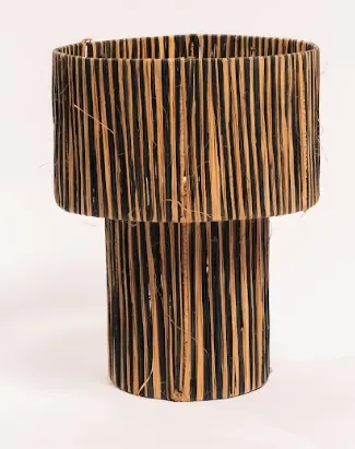 Lampe à poser en raphia noir et naturel