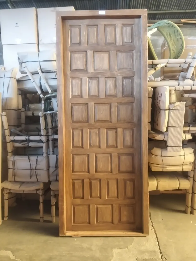 Porte en teck à caissons, panneaux pleins