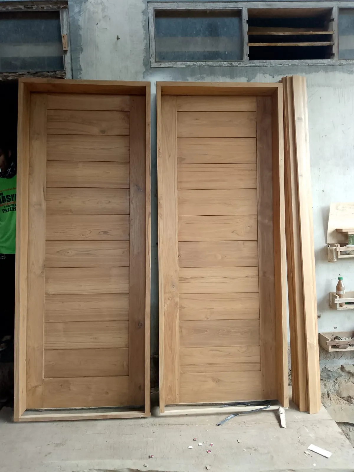 Paire de portes en teck à lames horizontales
