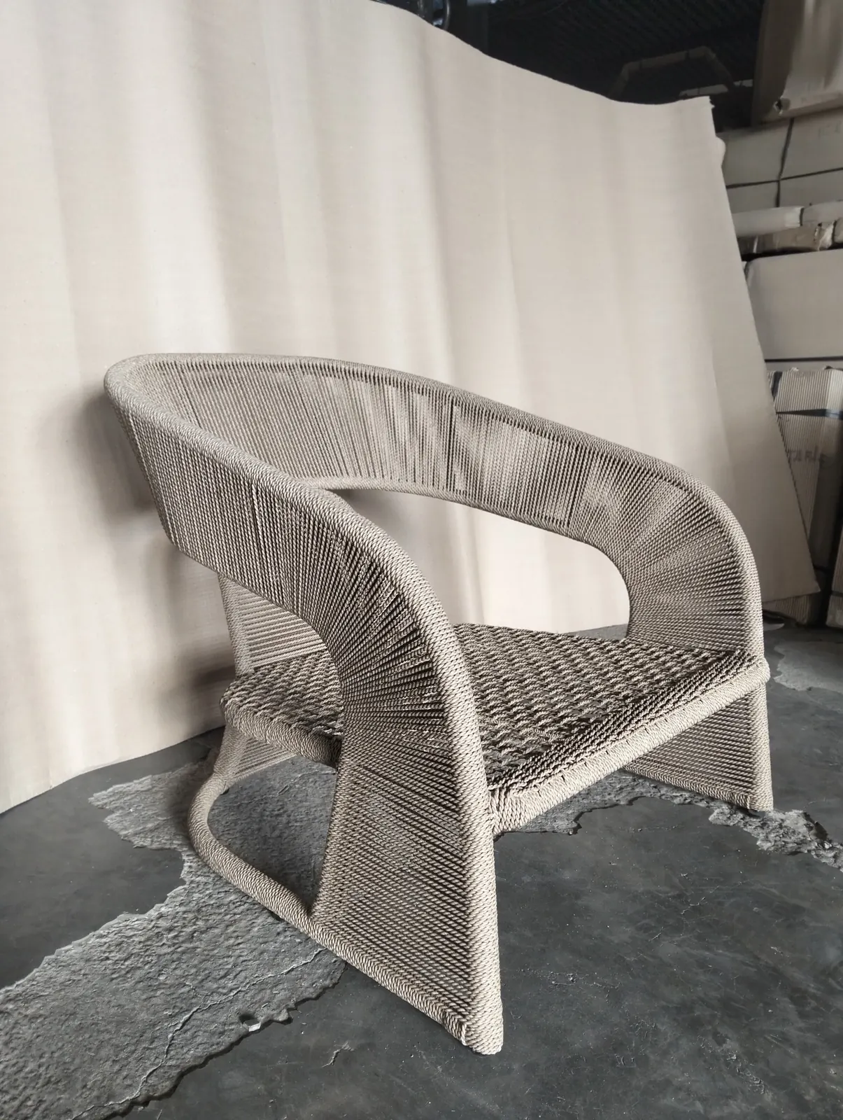 Fauteuil lounge en corde tressée, assise enveloppante