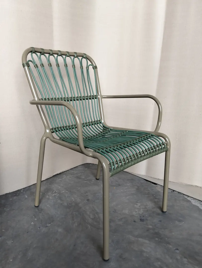Fauteuil de jardin en fibre tressée vert d'eau