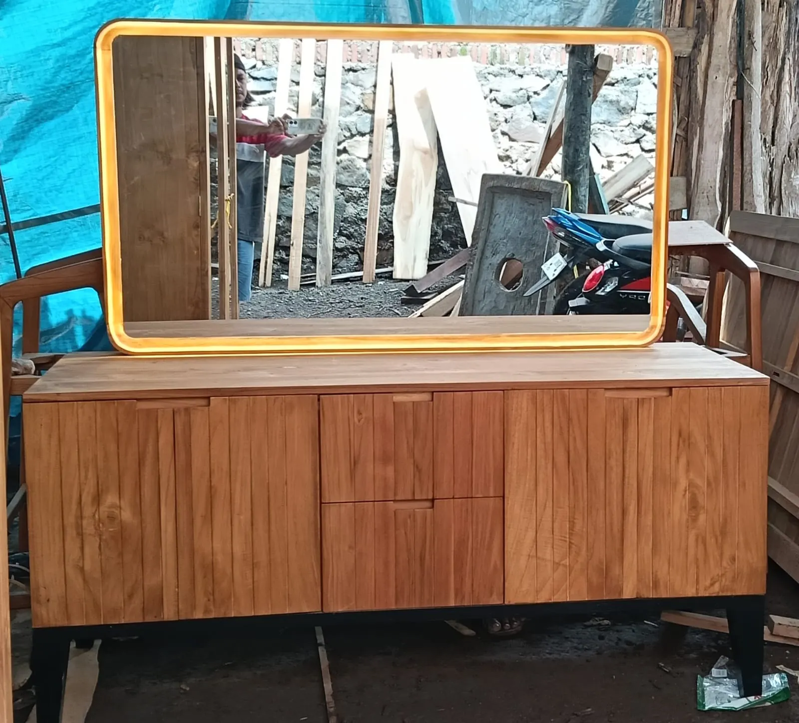 Meuble vasque en teck de 160 cm et son miroir assorti