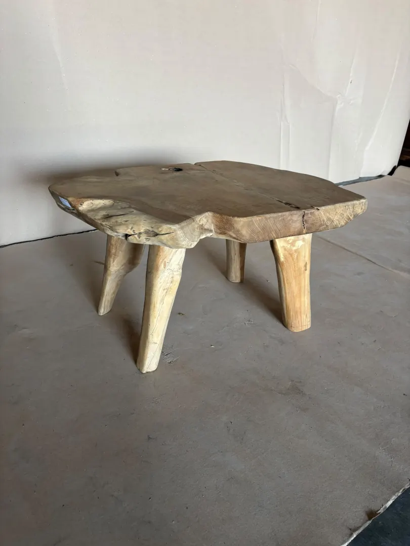 Table basse plateau libre en suar, quatre pieds