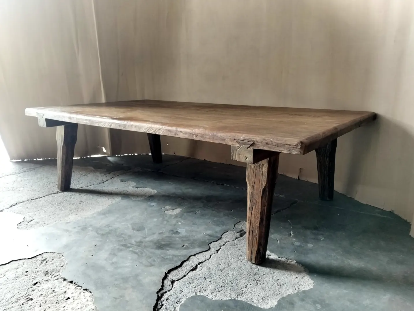 Table basse en teck massif, pieds en bois foncé