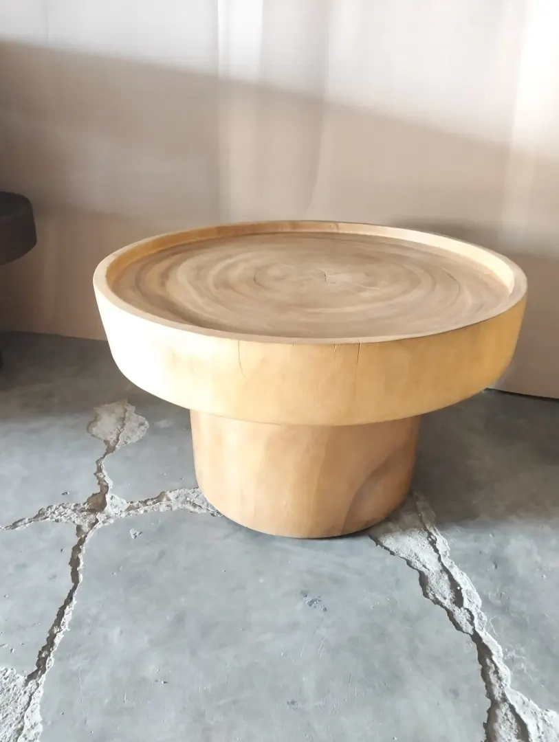 Table basse ronde en suar clair, pied tronconique