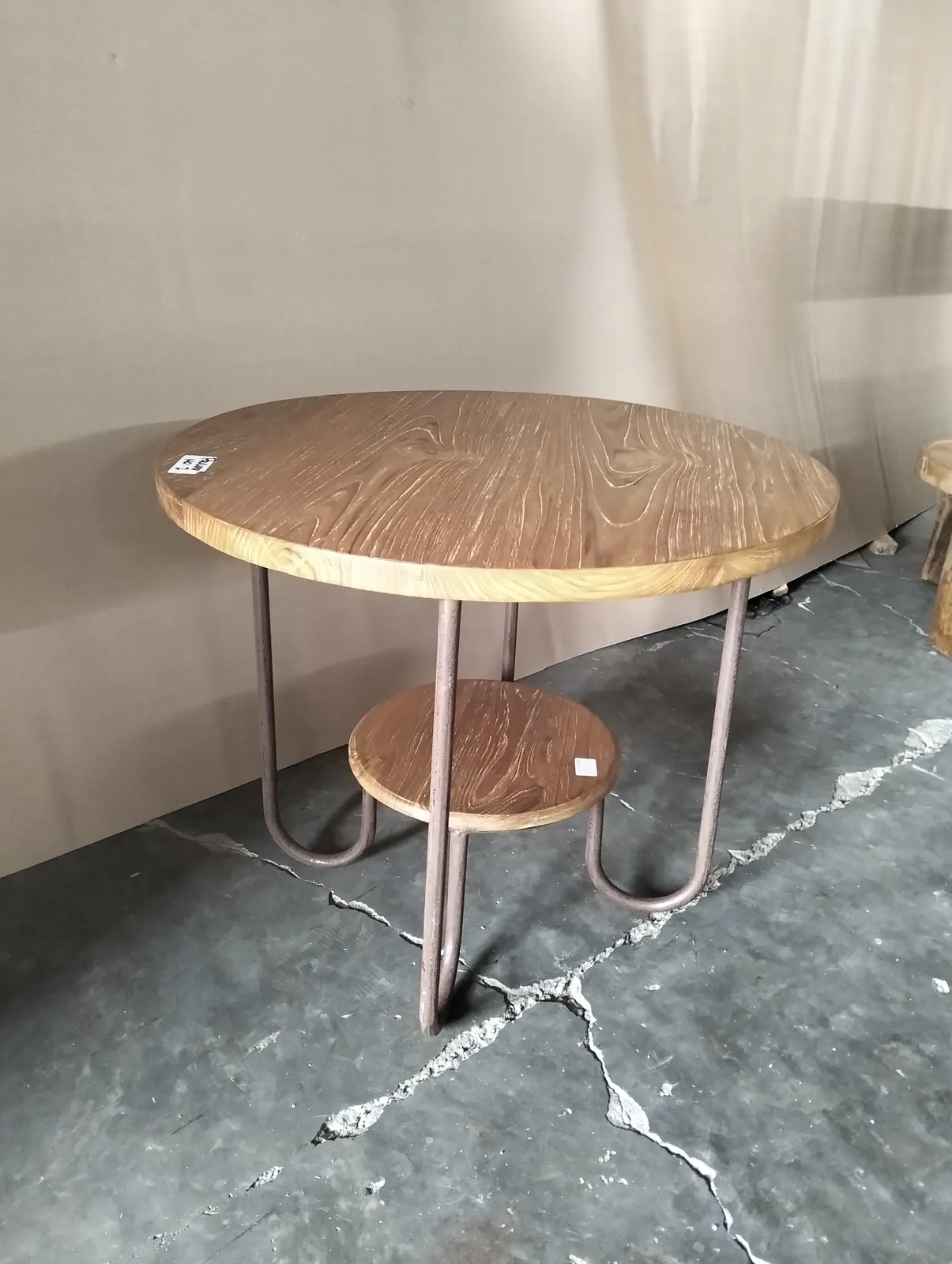 Table ronde en teck, piètement métal