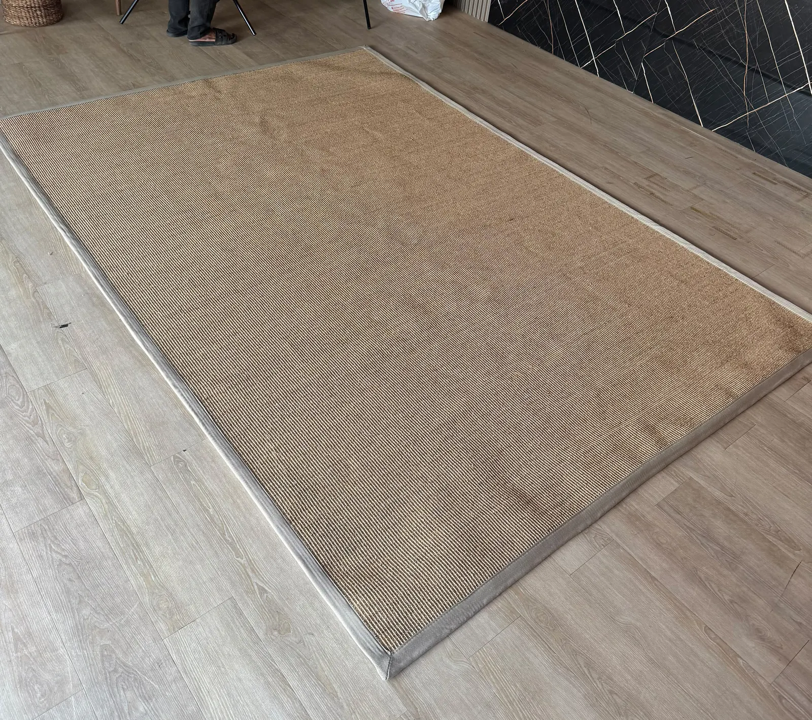 Tapis en sisal tressé, bordure coton