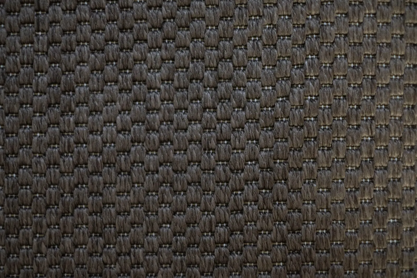 Tressage serré en fibre naturelle, coloris brun